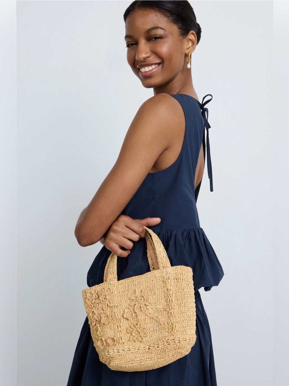 Vanessa Bruno Cabas Raffia Mini Bag
Accessories Straw Crochet Flower crossbody - Picture 2 of 12